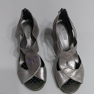 KENNETH COLE REACTION Silver heels   Sz 8M
